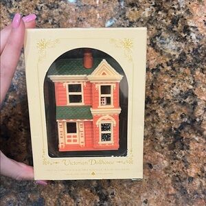 1984 Victorian Dollhouse Ornament